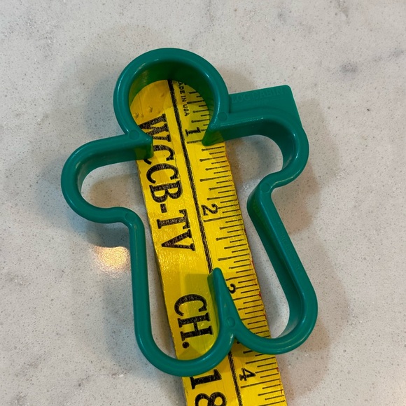 BOGO Log Cabin Syrup Gingerbread Man cookie cutter green plastic 1992 - Picture 2 of 5